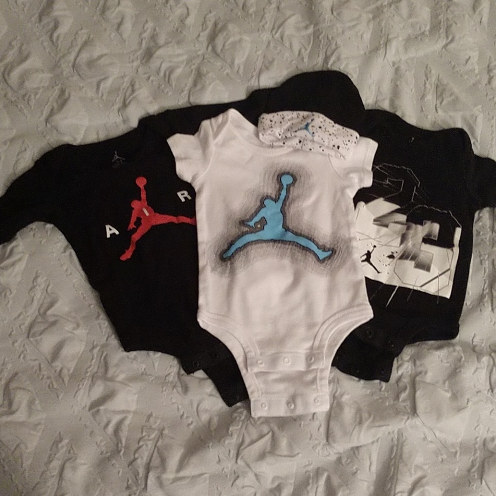 Air Jordan Onesie Set (0-6m)